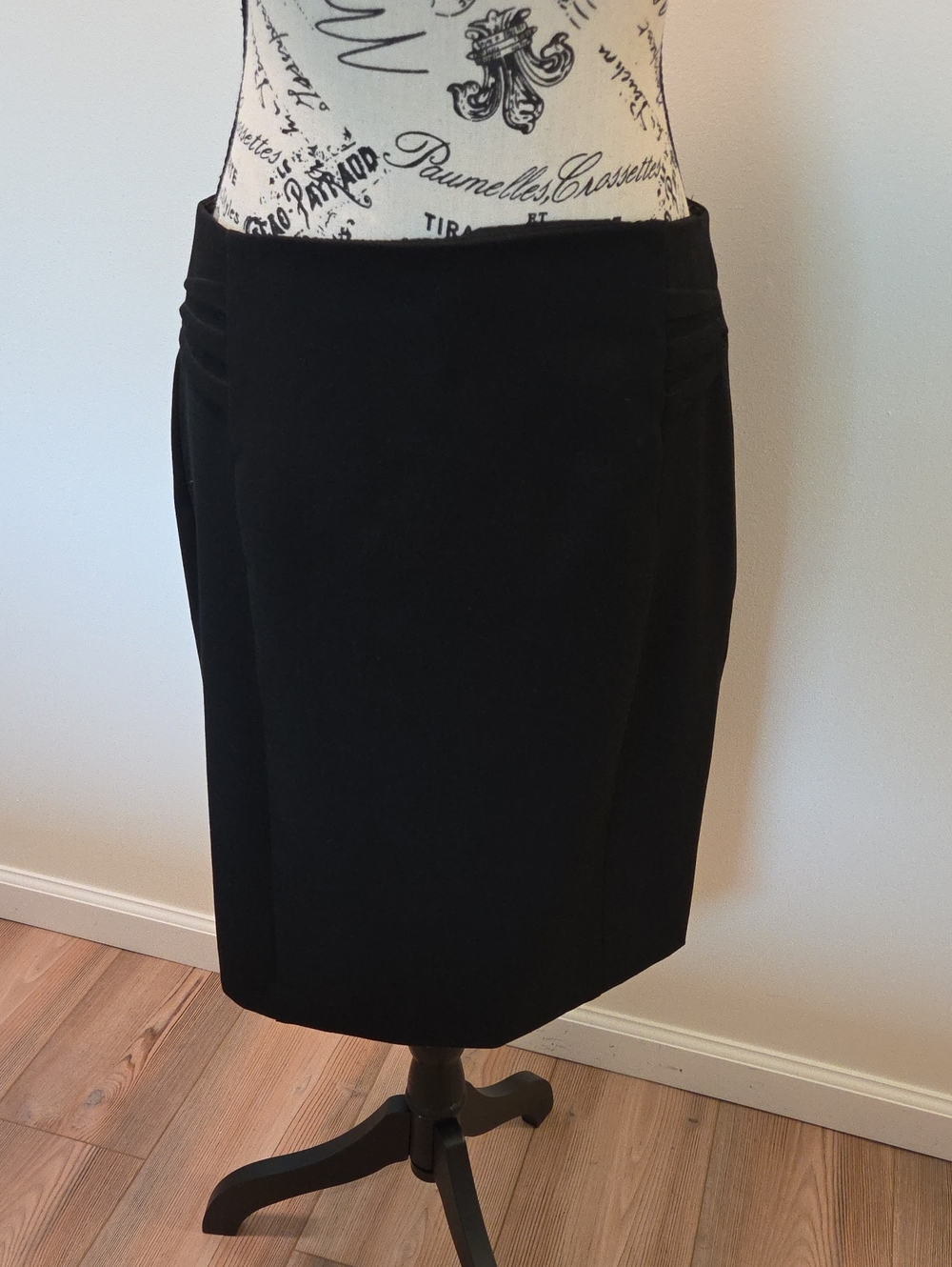 Express Black Lined Pencil Skirt — Sleek Office Staple. Size 10 NWT